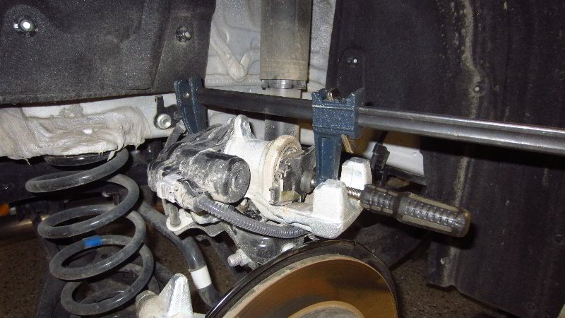 2020-Toyota-Corolla-Rear-Brake-Pads-Replacement-Guide-029