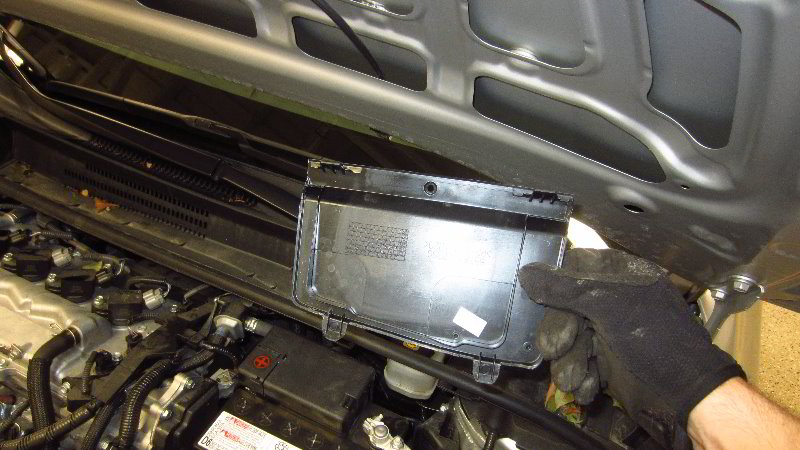 2020-Toyota-Corolla-Rear-Brake-Pads-Replacement-Guide-031