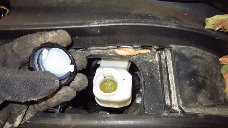 2020-Toyota-Corolla-Rear-Brake-Pads-Replacement-Guide-032