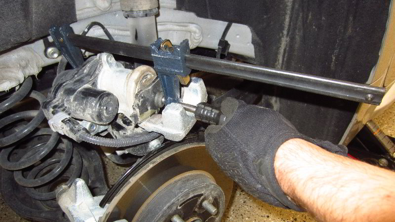 2020-Toyota-Corolla-Rear-Brake-Pads-Replacement-Guide-033