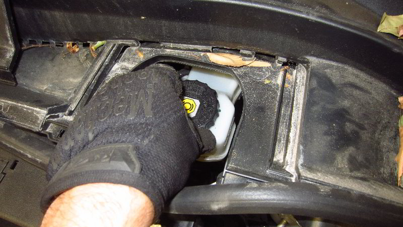 2020-Toyota-Corolla-Rear-Brake-Pads-Replacement-Guide-034