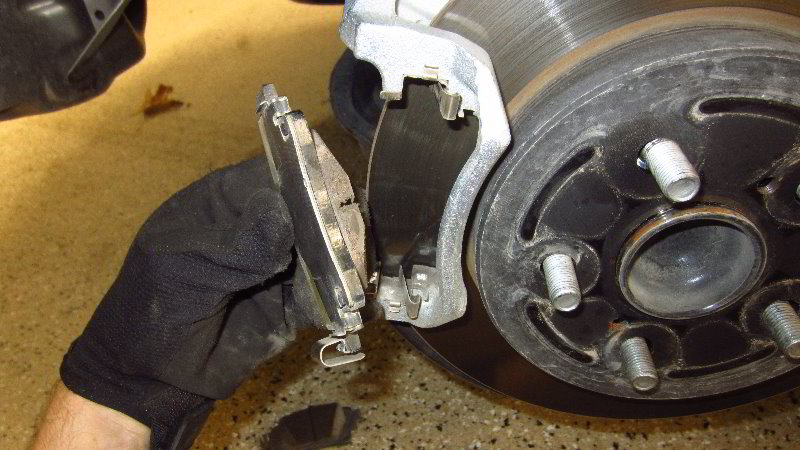 2020-Toyota-Corolla-Rear-Brake-Pads-Replacement-Guide-035