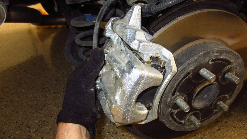 2020-Toyota-Corolla-Rear-Brake-Pads-Replacement-Guide-038