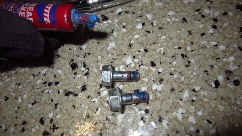 2020-Toyota-Corolla-Rear-Brake-Pads-Replacement-Guide-039