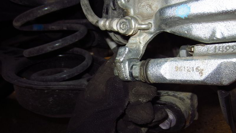 2020-Toyota-Corolla-Rear-Brake-Pads-Replacement-Guide-040