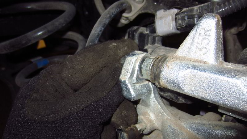 2020-Toyota-Corolla-Rear-Brake-Pads-Replacement-Guide-041