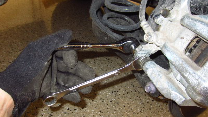 2020-Toyota-Corolla-Rear-Brake-Pads-Replacement-Guide-042