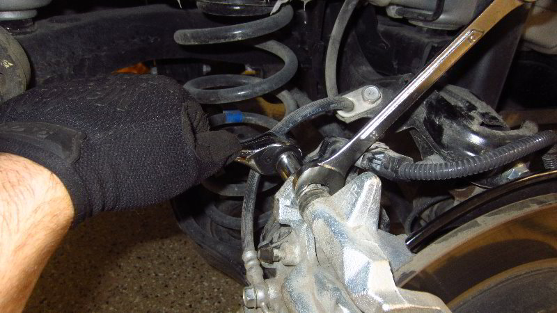 2020-Toyota-Corolla-Rear-Brake-Pads-Replacement-Guide-043