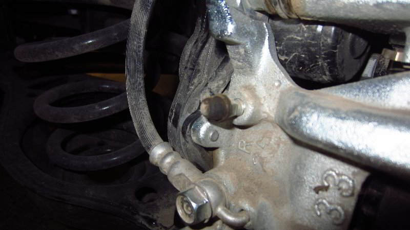 2020-Toyota-Corolla-Rear-Brake-Pads-Replacement-Guide-044