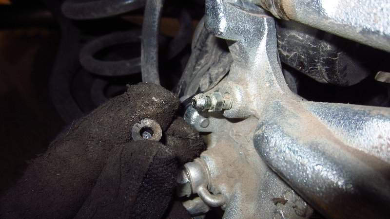 2020-Toyota-Corolla-Rear-Brake-Pads-Replacement-Guide-045