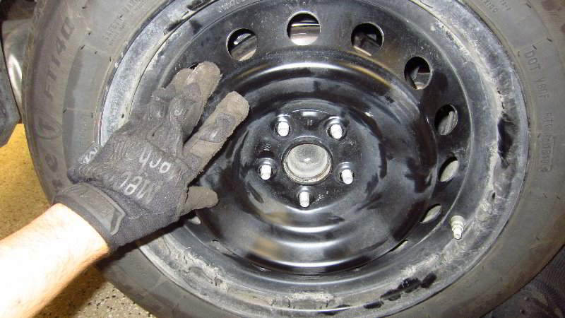 2020-Toyota-Corolla-Rear-Brake-Pads-Replacement-Guide-046