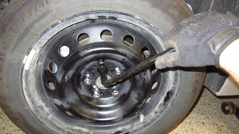 2020-Toyota-Corolla-Rear-Brake-Pads-Replacement-Guide-048