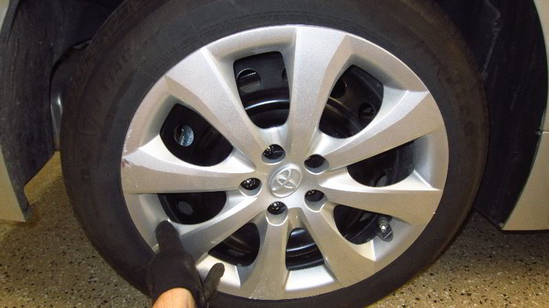 2020-Toyota-Corolla-Rear-Brake-Pads-Replacement-Guide-051