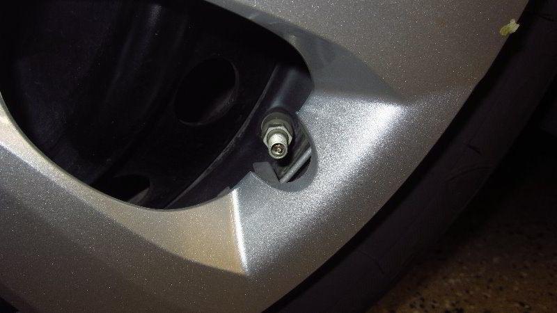 2020-Toyota-Corolla-Rear-Brake-Pads-Replacement-Guide-052