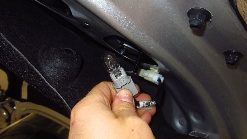 2020-Toyota-Corolla-Reverse-Light-Bulbs-Replacement-Guide-009