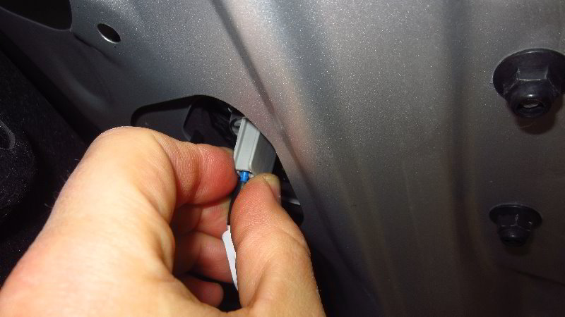 2020-Toyota-Corolla-Reverse-Light-Bulbs-Replacement-Guide-014