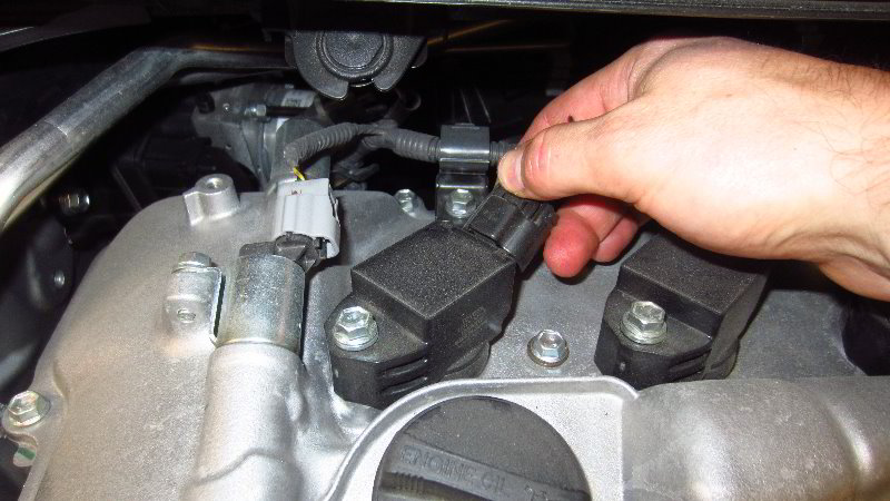 2020-Toyota-Corolla-Spark-Plugs-Replacement-Guide-003