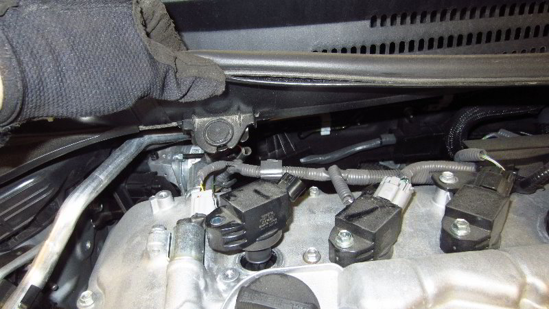 2020-Toyota-Corolla-Spark-Plugs-Replacement-Guide-008