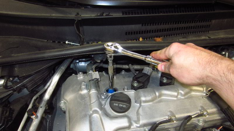 2020-Toyota-Corolla-Spark-Plugs-Replacement-Guide-012