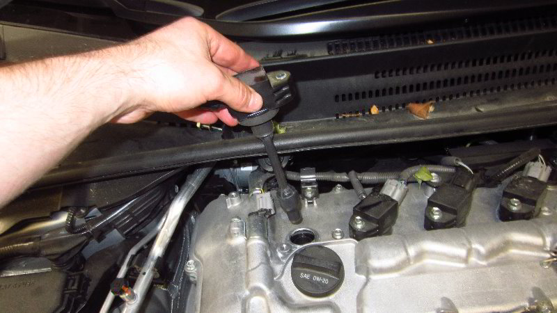 2020-Toyota-Corolla-Spark-Plugs-Replacement-Guide-018