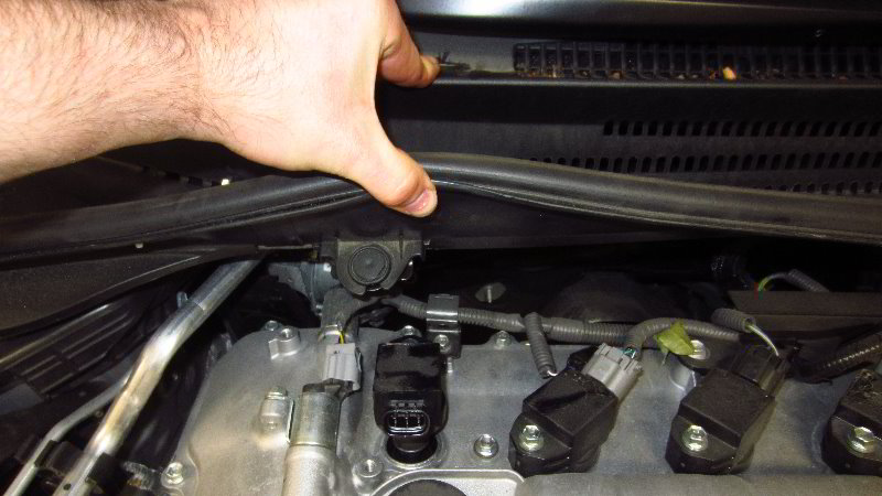 2020-Toyota-Corolla-Spark-Plugs-Replacement-Guide-019