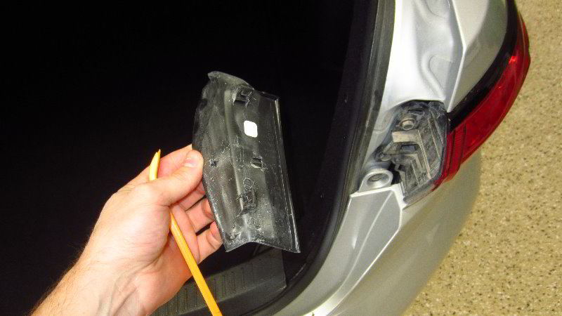 2020-Toyota-Corolla-Tail-Light-Bulbs-Replacement-Guide-005