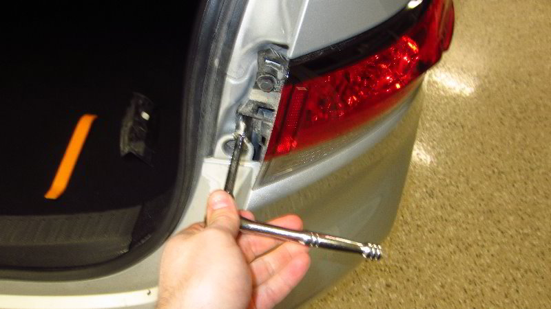 2020-Toyota-Corolla-Tail-Light-Bulbs-Replacement-Guide-008