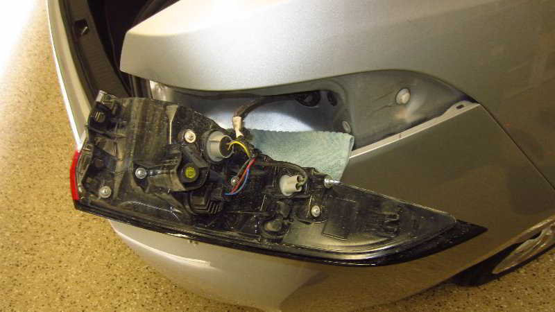 2020-Toyota-Corolla-Tail-Light-Bulbs-Replacement-Guide-010