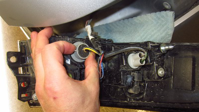 2020-Toyota-Corolla-Tail-Light-Bulbs-Replacement-Guide-011