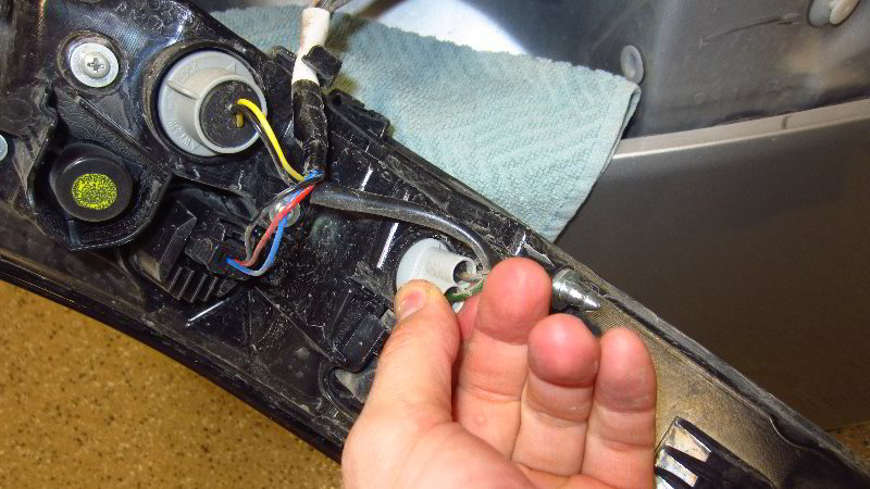 2020-Toyota-Corolla-Tail-Light-Bulbs-Replacement-Guide-017