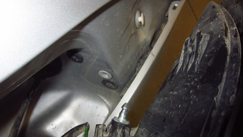 2020-Toyota-Corolla-Tail-Light-Bulbs-Replacement-Guide-023