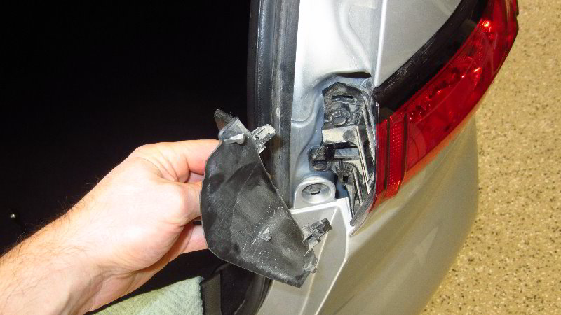 2020-Toyota-Corolla-Tail-Light-Bulbs-Replacement-Guide-027