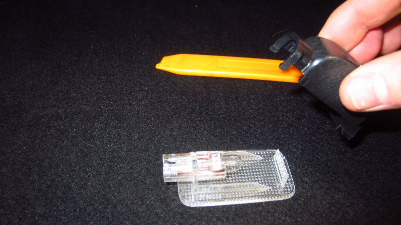 2020-Toyota-Corolla-Trunk-Cargo-Area-Light-Bulb-Replacement-Guide-009