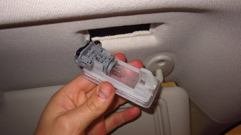 2020-Toyota-Corolla-Vanity-Mirror-Light-Bulb-Replacement-Guide-005