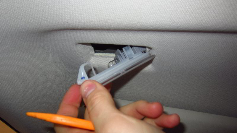 2020-Toyota-Corolla-Vanity-Mirror-Light-Bulb-Replacement-Guide-009