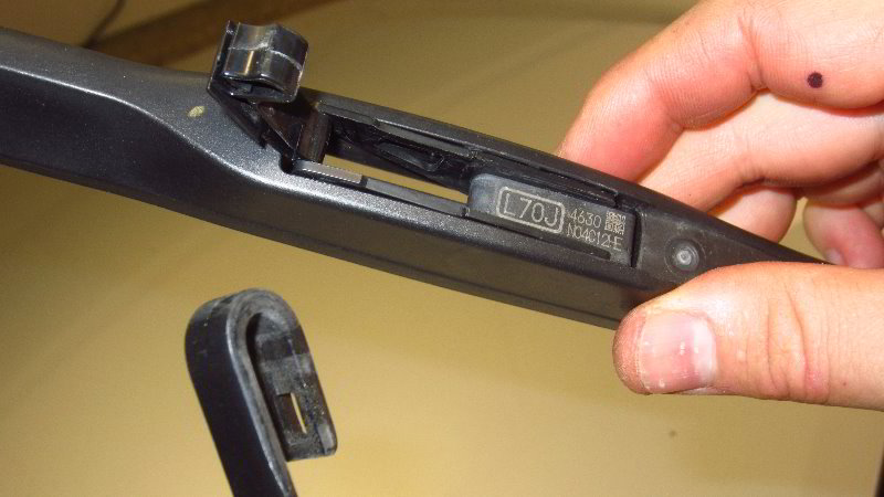 2020-Toyota-Corolla-Windshield-Wiper-Blades-Replacement-Guide-010