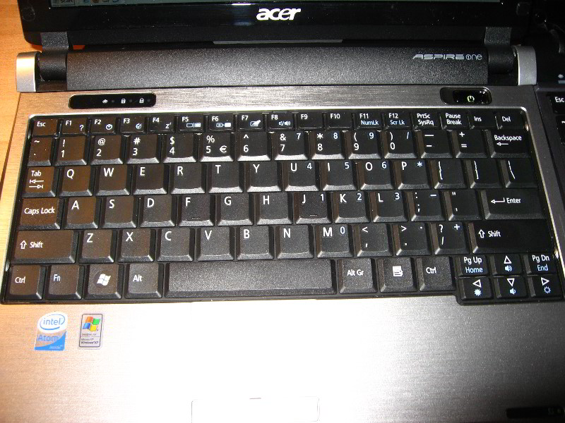 Acer-Aspire-AS1410-2285-Laptop-Review-023