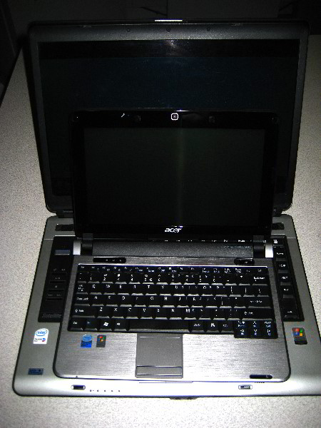 Acer-Aspire-One-10-Inch-Netbook-Review-003