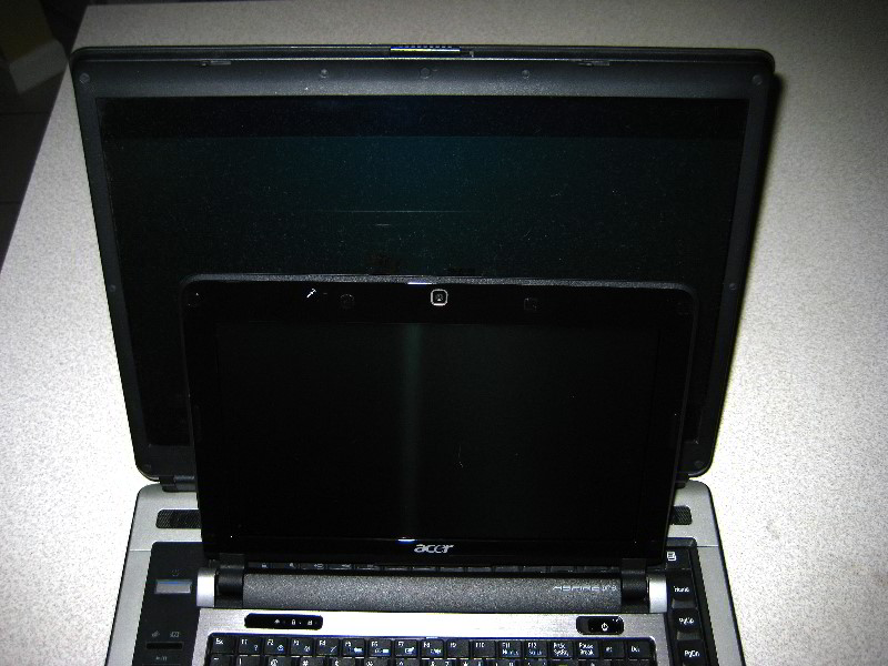 Acer-Aspire-One-10-Inch-Netbook-Review-004