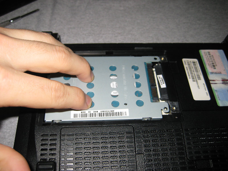 Acer-Aspire-One-Netbook-Hard-Drive-RAM-Upgrade-Guide-010