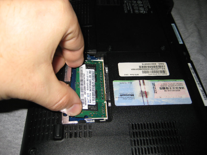 Acer-Aspire-One-Netbook-Hard-Drive-RAM-Upgrade-Guide-037