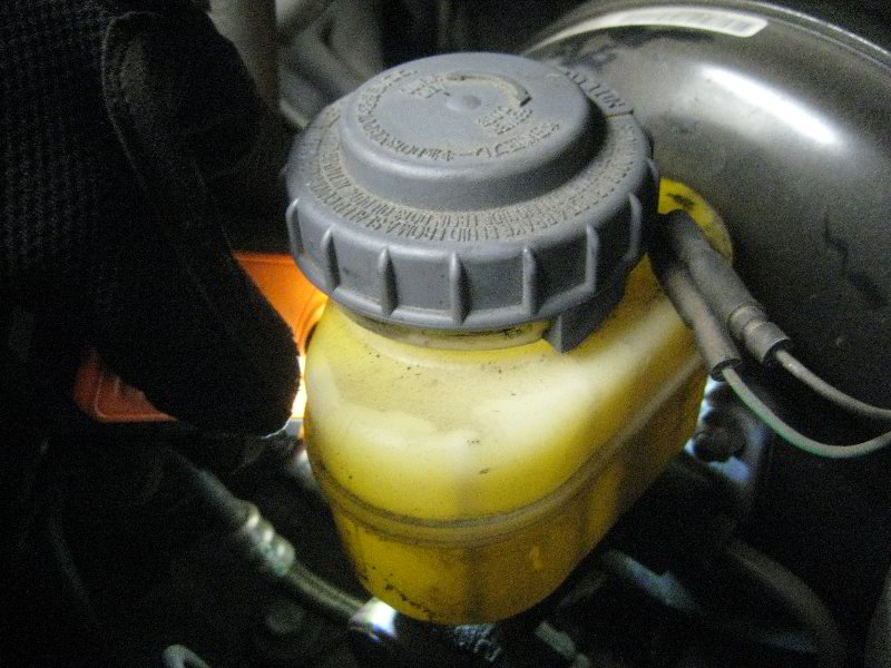 Acura-MDX-Brake-Fluid-Bleeding-Guide-013