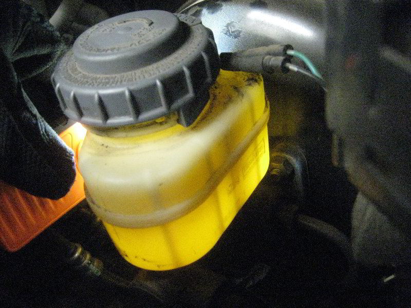 Acura-MDX-Brake-Fluid-Bleeding-Guide-028