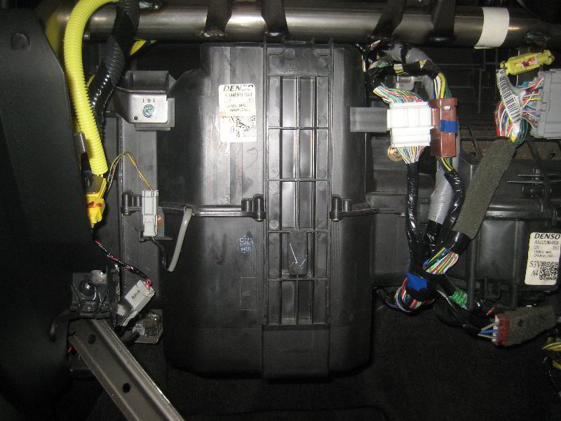 Acura-MDX-AC-Cabin-Air-Filter-Replacement-Guide-038