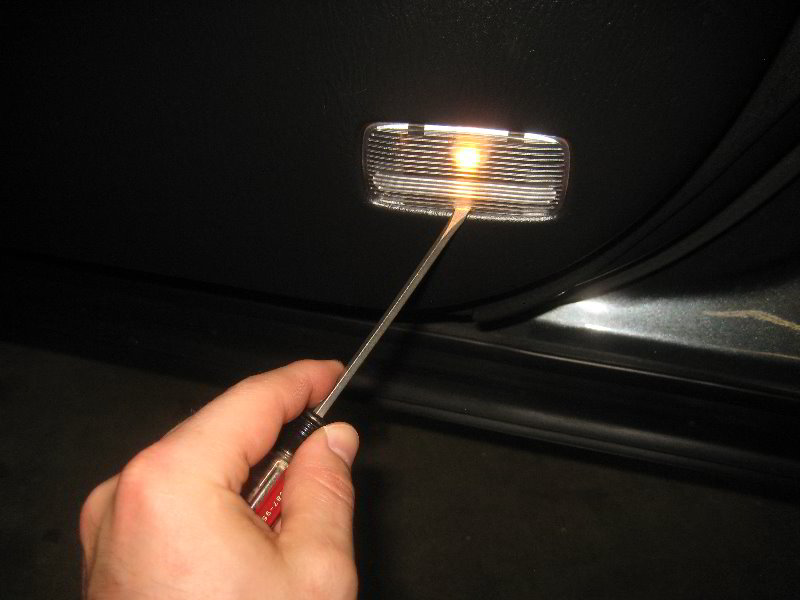 Acura-MDX-Courtesy-Step-Light-Bulb-Replacement-Guide-003