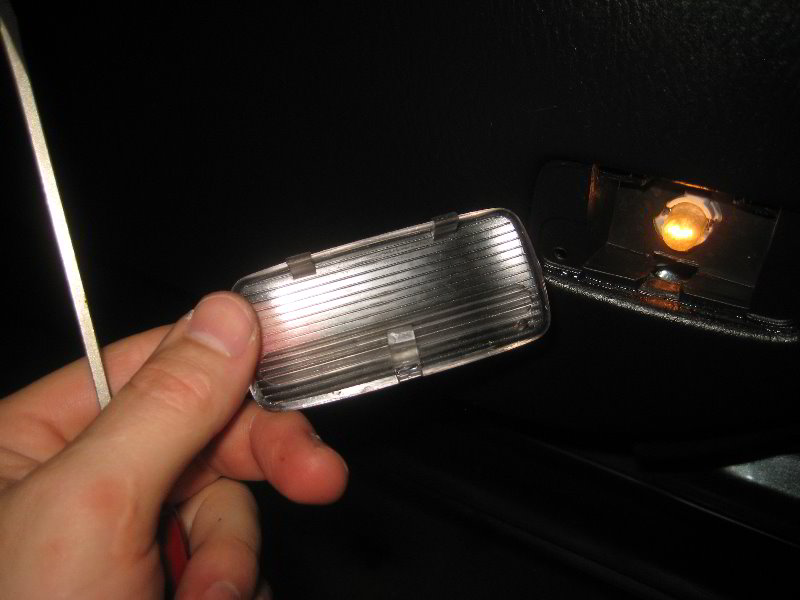 Acura-MDX-Courtesy-Step-Light-Bulb-Replacement-Guide-004