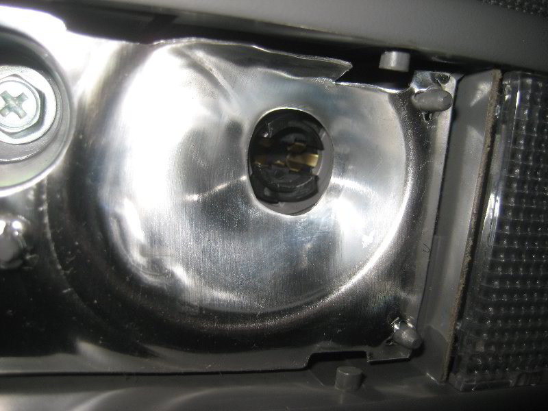 Acura-MDX-Dome-Light-Bulbs-Replacement-Guide-008