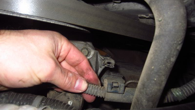 Acura-MDX-Drive-Belt-Auto-Tensioner-Replacement-Guide-008