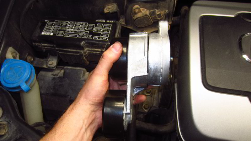 Acura-MDX-Drive-Belt-Auto-Tensioner-Replacement-Guide-039