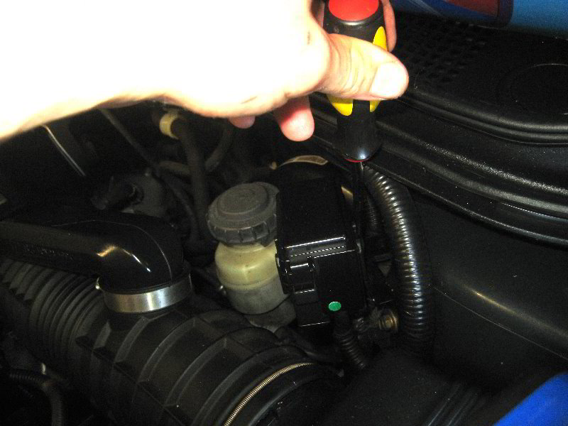 Acura-MDX-Engine-Air-Filter-Replacement-Guide-005